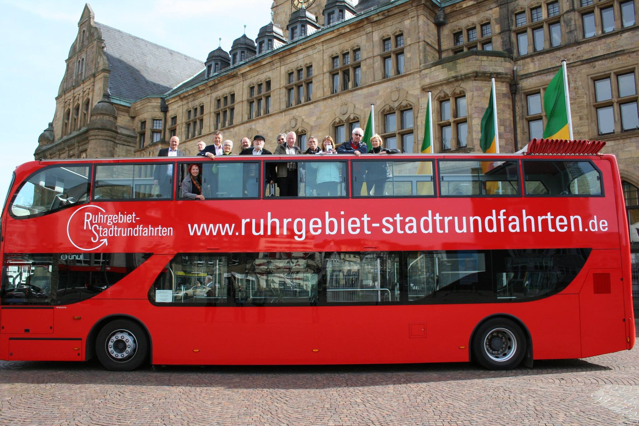 Bus vor dem Rathaus Recklinghausen